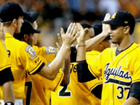 ÁGUILAS CIBAEÑAS NO SE HACEN ESPERAR, ASESTAN HERIDAS MORTALES DEBILITADO TIGRES DEL LICEY