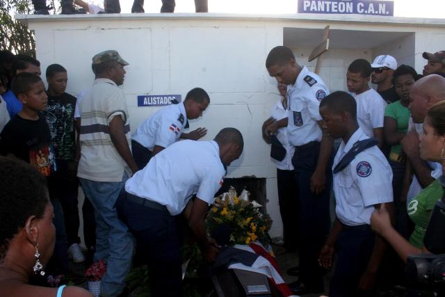 SEPULTAN HONORES MILITARES RASO FAD MUERTO ACCIDENTE TRÁNSITO EN SOSÚA