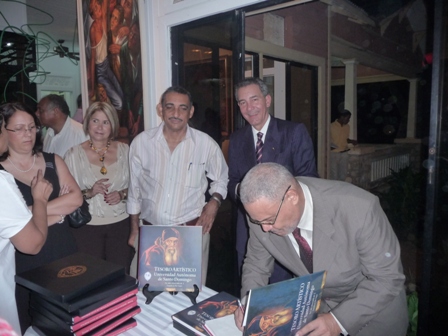 PONEN CIRCULACIÓN OBRA LITERARIA “TESOROS ARTÍSTICOS”