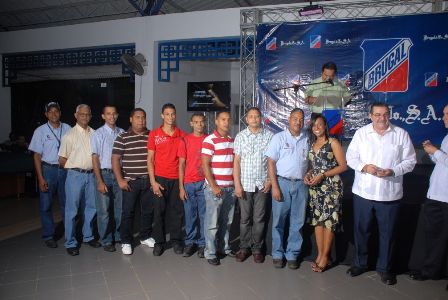 BRUGAL RECONOCE GRUPO EMPLEADOS LABORAN EMPRESA LICORISTA