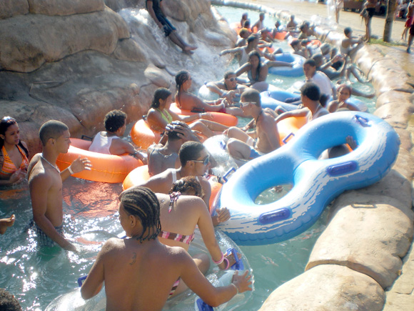 TURISTAS MUESTRA SATISFACIÓN SERVICIOS RECIBEN HOTELES COSTA NORTE