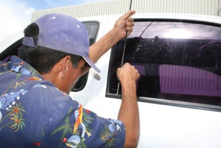 LADRONES SAQUEAN VEHÍCULOS APARCADOS COMPLEJO TURÍSTICO COSTÁMBAR