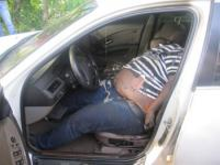 HALLAN CADÁVER PUERTOPLATEÑO INTERIOR CARRO LUJO