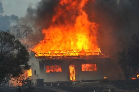 INCENDIOS DESTRUYEN VIVIENDA NACIONAL HAITIANO, AUTOBÚS EMPRESA TRANSPORTE CARIBE TOURS