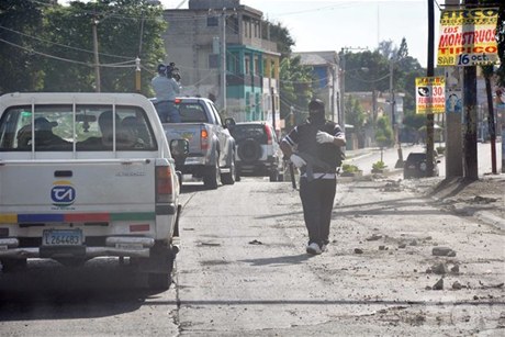 MATAN AGENTE POLICIAL, OCHO CIVILES RESULTAN HERIDOS DURANTE VIOLENTAS PROTESTAS EN NAVARRETE