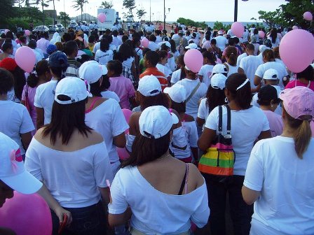 PUERTOPLATEÑOS RESPALDAN CAMINATA LUCHA CONTRA CÁNCER