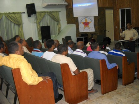 CHOFERES TRANSPORTE URBANO PARTICIPAN CHARLA RELACIONES HUMANAS