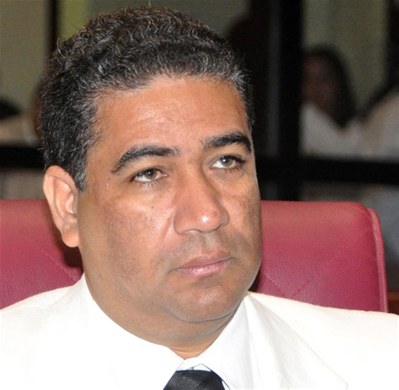 SENADOR FRANCIS VARGAS DEFIENDE ORIGEN DE SU FORTUNA