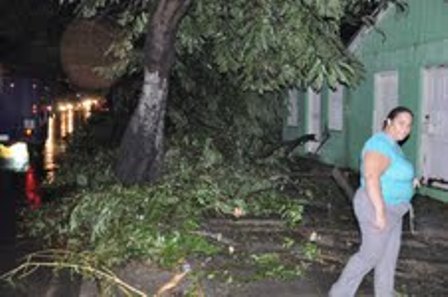 AUTORIDADES EVALÚAN DAÑOS DEJÓ TORNADO COMUNIDAD NAVARRETE