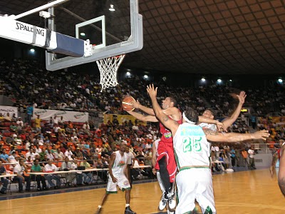 PUERTOPLATEÑO MANNY QUEZADA ENSEÑA CUALIDADES BALONCESTO ESPAÑOL 