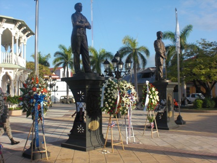 LLUVIAS PRECEDEN ACTOS CELEBRACIÓN NATALICIO GENERAL GREGORIO LUPERÓN; AUTORIDADES ENCABEZAN DESFILE MILITAR, ESTUDIANTIL