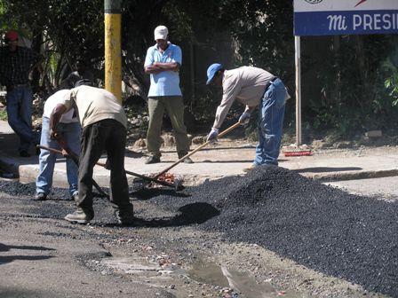 CABILDO REANUDARÁ PROGRAMA ASFALTADO CALLES BARRIOS PUERTO PLATA