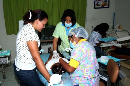 DESPACHO PRIMERA DAMA CELEBRA OPERATIVO MÉDICO ESCUELA BASE AÉREA PUERTO PLATA