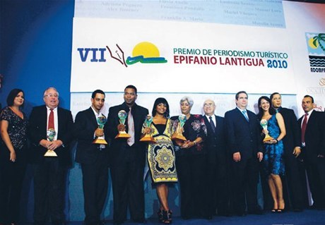 PREMIAN GANADORES CONCURSO NACIONAL PERIODISMO TURÍSTICO «EPIFANIO LANTIGUA»; DISTINGUEN COMUNICADOR LEONARDO MEDRANO