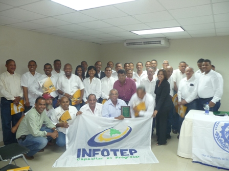 CELEBRAN ACTO GRADUACIÓN GRUPO PARTICIPANTES CURSOS INVERNADEROS