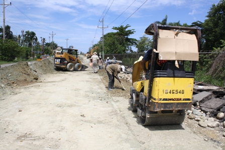 EXCAVACIONES CARRETERA PUERTO PLATA-PLAYA DORADA PONEN PELIGRO VIDAS CONDUCTORES VEHÍCULOS MOTOCICLETAS