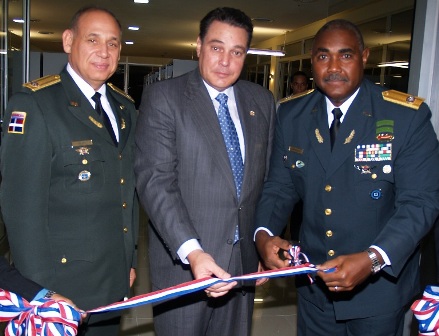 MINISTERIO FUERZAS ARMADAS INAUGURA BIBLIOTECA “JOSÉ HAZIM AZAR”