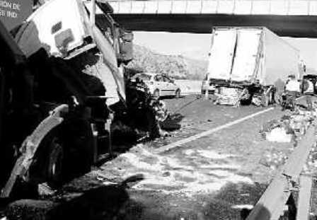 ACCIDENTE TRÁNSITO DEJA UNA PERSONA MUERTA, OTRA HERIDA