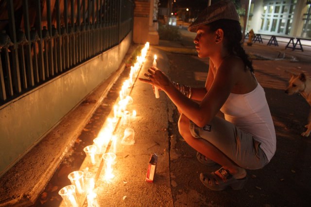 REALIZAN VIGILIA VELAS ENCENDIDAS URBANIZACIÓN GENERAL GREGORIO LUPERÓN