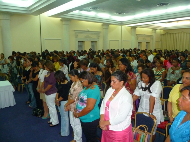 ESCUELA ARTE CRISTIANA CELEBRA CONFERENCIA “ERES MÁS QUE ESO MUJER”