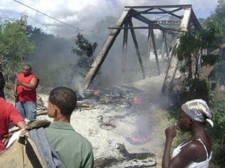 GRUPO JÓVENES ESCENIFICAN PROTESTAS EN BATEY PANCHO MATEO, MONTELLANO