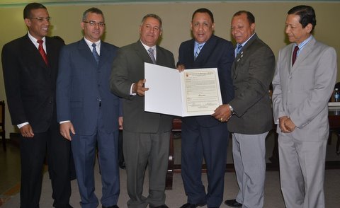 CONCEJO MUNICIPAL RECONOCE LOCUTORES SANTIAGO
