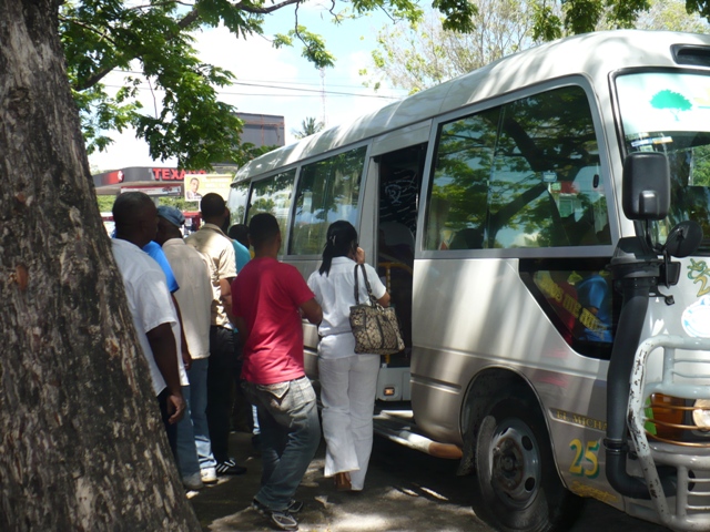 VACACIONISTAS SEMANA SANTA RETORNAN PUEBLOS REGIÓN CIBAO