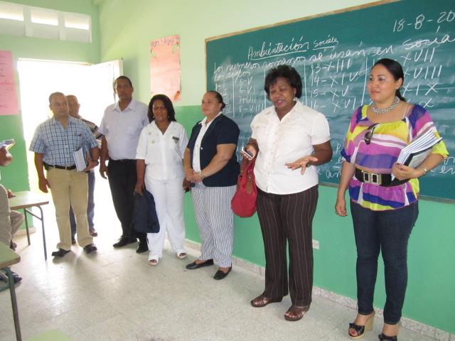 SENADOR FRANCIS VARGAS DONA ÚTILES ESCOLARES, MOCHILAS ESTUDIANTES PUERTO PLATA