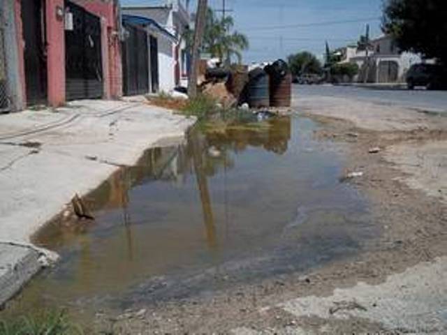 INSALUBRIDAD ARROPA RESIDENTES ANTIGUA VÍA FÉRREA