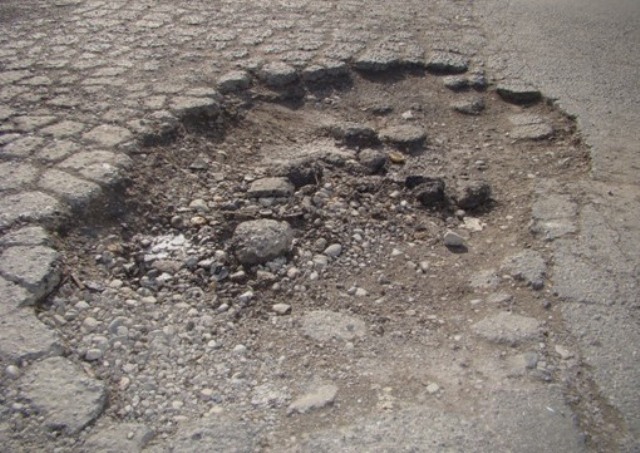 RESIDENTES BARRIO LA LIMONERA SOLICITAN ARREGLO CALLES