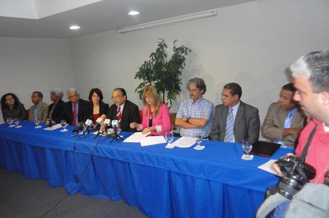 COMUNICADORES RECHAZAN PRESIONES GUBERNAMENTALES CONTRA LIBERTAD PRENSA 