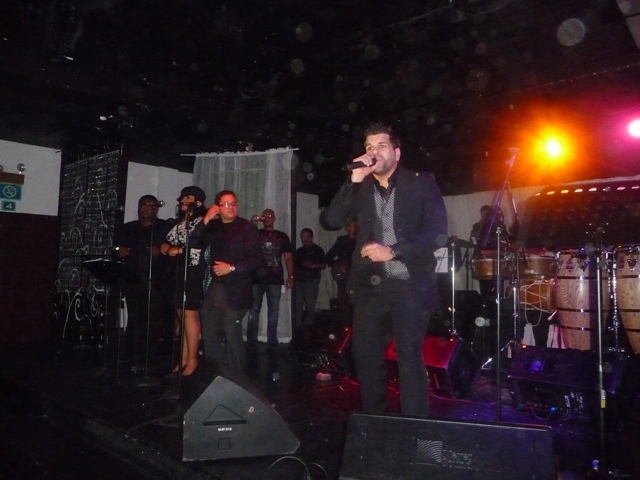 SALSERO MARLON SE PRESENTA CON CONCIERTO NAVIDEÑO EN PLAYA DORADA