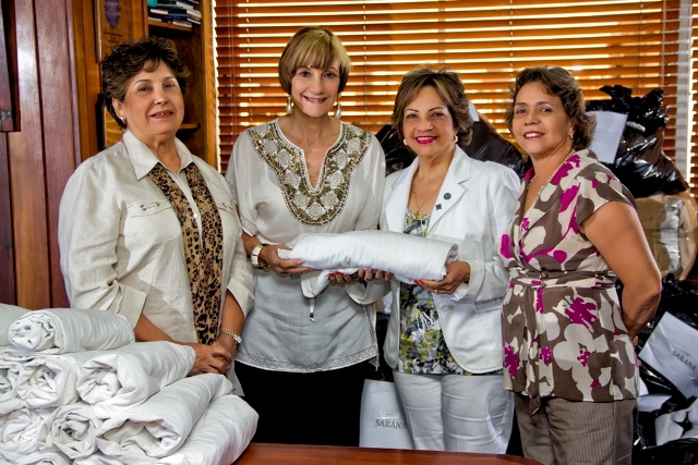 DAMAS ASONAHORES ENTREGAN DONATIVO VOLUNTARIADO HOSPITALARIO SALUD
