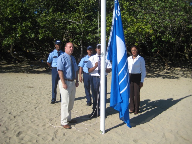OTORGAN GALARDÓN BANDERA AZUL PLAYA DORADA