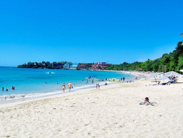 TURISTAS LLEGAN REPÚBLICA DOMINICANA SIGUEN BUSCANDO SOL, PLAYAS