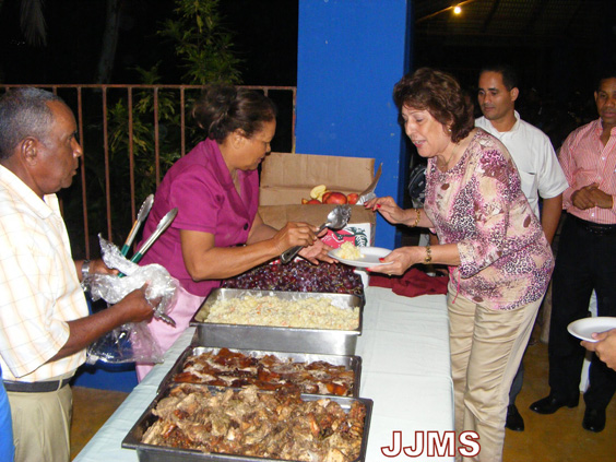 CENA GOBIERNO FAVORECE FAMILIAS ESCASOS RECURSOS 