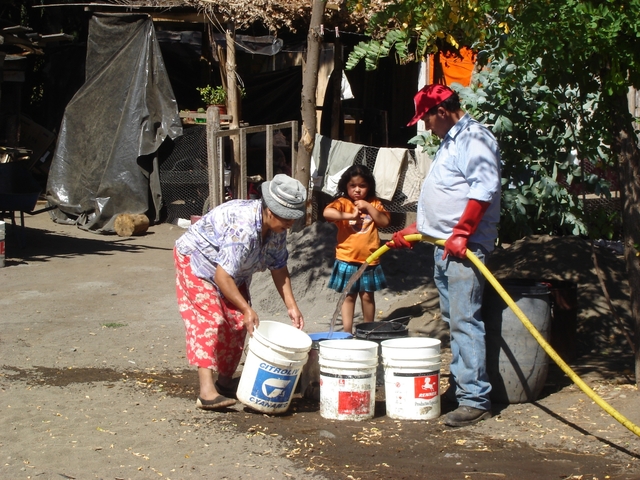 PUERTOPLATEÑOS CARECEN SERVICIO AGUA POTABLE