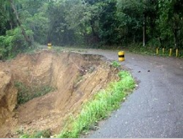 LLUVIAS PROVOCAN DERRUMBES AUTOPISTA MAIMÓN-PUERTO PLATA