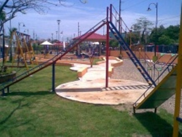 FAMILIA VIVE INTEMPERIE PARQUECITO INVI