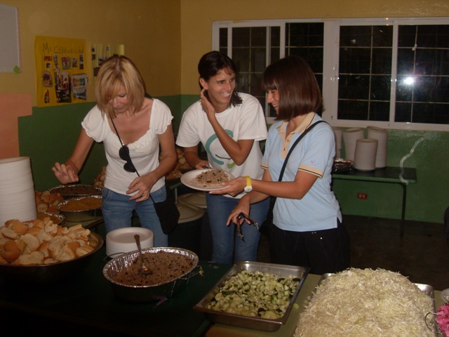 HOSPITEN BÁVARO ENTREGA AYUDA ESCUELA NAZARET