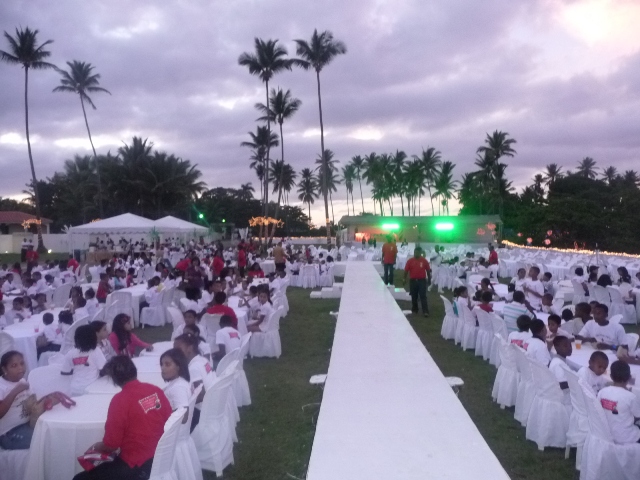 GRUPOS NIÑOS PUERTOPLATEÑOS DISFRUTAN “NOCHE FELIZ”