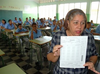 ESTUDIANTES EDUCACIÓN PÚBLICA PASAN PRUEBAS NACIONALES