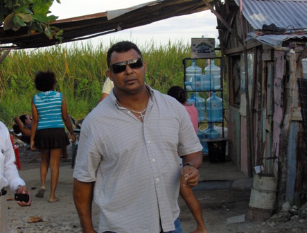 TERRENOS PROPIEDAD ALEMÁN DEPORTADO PROVOCA ENFRENTAMIENTOS DOS GRUPOS