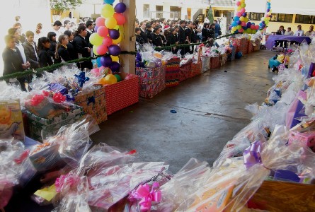 FUNDACIÓN DANIEL CORONADO DONA JUGUETES NIÑOS MAIMÓN