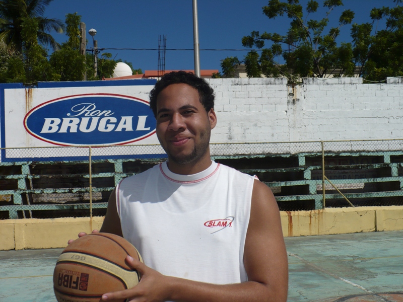 PIDEN RESCATEN INSTALACIONES  CLUB DEPORTIVO GUSTAVO BEHALL