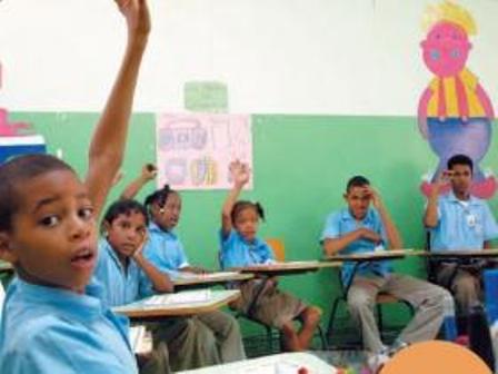 MINISTERIO EDUCACIÓN LLAMA ESTUDIANTES INTERARSE LABORES ESCOLARES