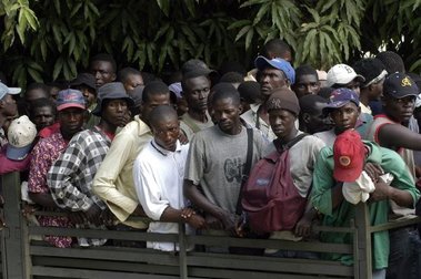 REPATRÍAN GRUPOS HAITIANOS ILEGALES; INSPECTORES MIGRACIÓN REALIZAN REDADAS EN SOSÚA