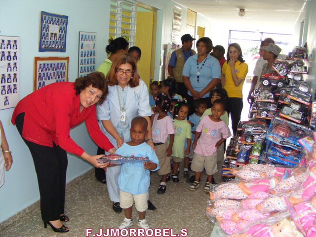 GOBERNACIÓN DONA JUGUETES NIÑOS POBRES DE PUERTO PLATA