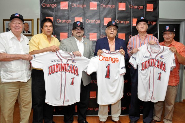 ENTREGAN UNIFORMES EQUIPO DOMINICANO IRÁ SERIE DEL CARIBE