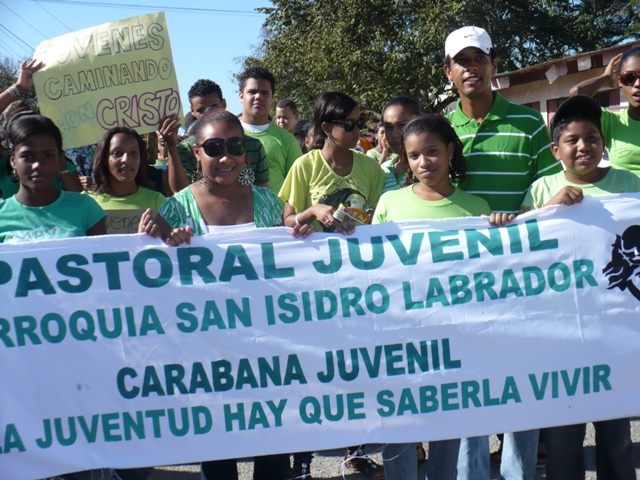 FELIGRESES CATÓLICOS MARCHAN FALTA AGUA POTABLE MUNICIPIO IMBERT 